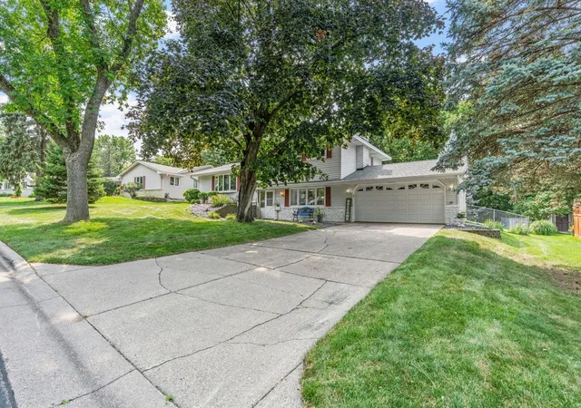 Photo 34 of Sale Pending at 11100 Schoolcraft Rd, Burnsville, MN 55337 | MLS# 7123380 | Listing updated on 2026-08-30