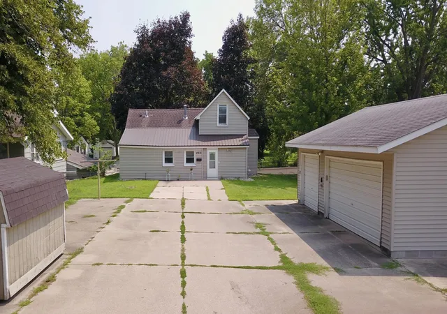 Photo 1 of Single family home for sale at 466 Bluff St Ne, Hutchinson, MN 55350 | MLS# 7123383 | Listing updated on 2026-09-07