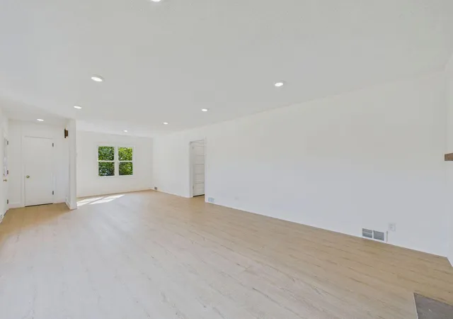 Photo 4 of Single family home for sale at 542 3rd Avenue, Excelsior, MN 55331 | MLS# 7123402 | Listing updated on 2026-09-12