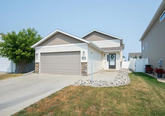 Photo 2 of Single family home for sale at 5837 58th Avenue S, Fargo, ND 58104 | MLS# 7123414 | Listing updated on 2026-09-22