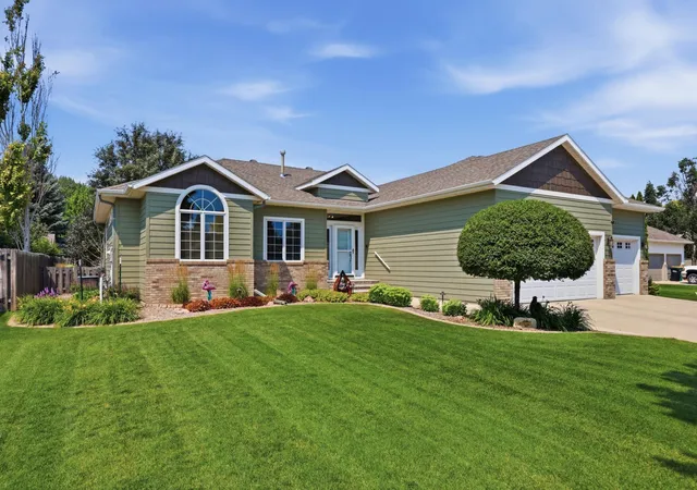 2nd image of 2040 Ruxton Ct, West Fargo, ND 58078 | MLS# 7123457
