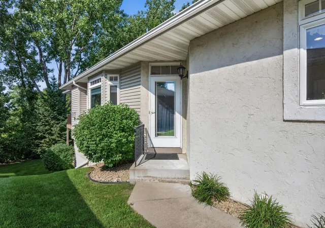 Photo 3 of Single family home for sale at 8808 Preserve Trl, Savage, MN 55378 | MLS# 7123459 | Listing updated on 2026-09-19