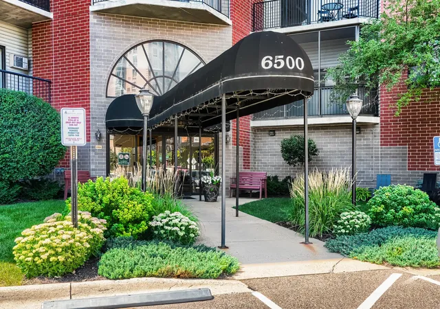 Photo 1 of Condo for sale at 6500 Woodlake Dr #601, Minneapolis, MN 55423 | MLS# 7123473 | Listing updated on 2026-08-20