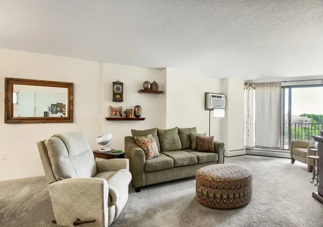 Photo 3 of Condo for sale at 6500 Woodlake Dr #601, Minneapolis, MN 55423 | MLS# 7123473 | Listing updated on 2026-08-20
