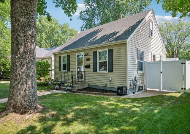Photo 2 of Sale Pending at 3037 Florida Ave S, Minneapolis, MN 55426 | MLS# 7123478 | Listing updated on 2026-08-31