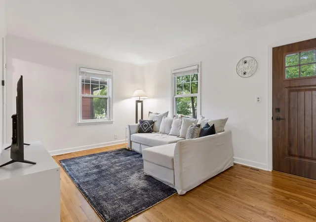 Photo 4 of Sale Pending at 3037 Florida Ave S, Minneapolis, MN 55426 | MLS# 7123478 | Listing updated on 2026-08-31