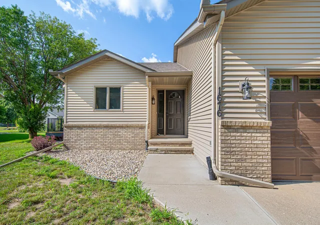 Photo 2 of Single family home for sale at 1676 Castle Dr, North Mankato, MN 56003 | MLS# 7123487 | Listing updated on 2026-09-08