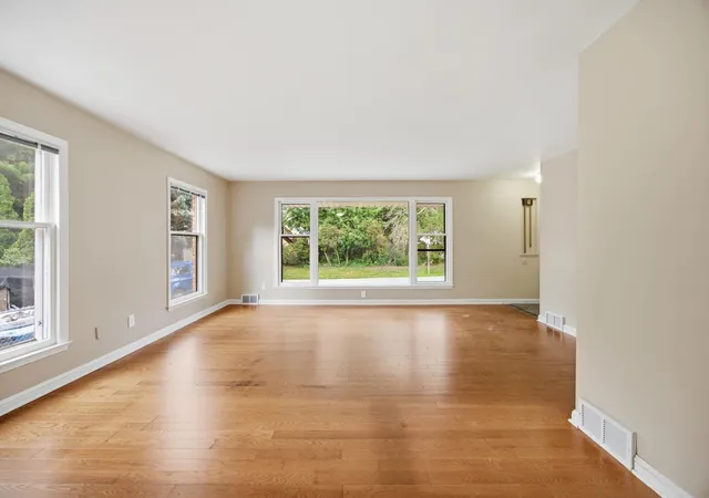 2nd image of 5410 44th Ave N, Minneapolis, MN 55422 | MLS# 7123495