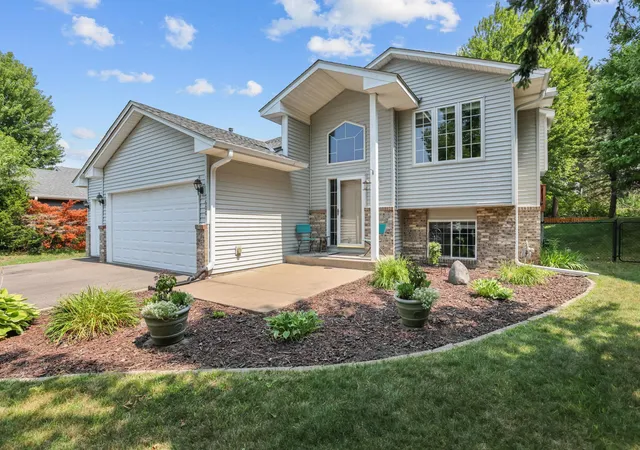3rd image of 7600 Palomino Ln, Circle Pines, MN 55014 | MLS# 7123508