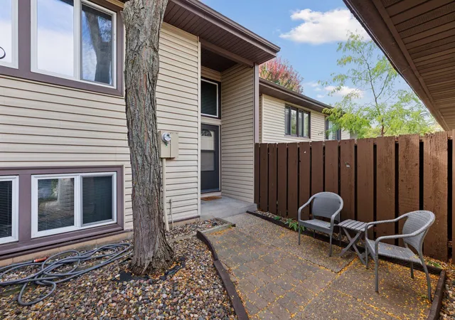 Photo 2 of Single family home for sale at 146 River Woods Ln, Burnsville, MN 55337 | MLS# 7123514 | Listing updated on 2026-08-13