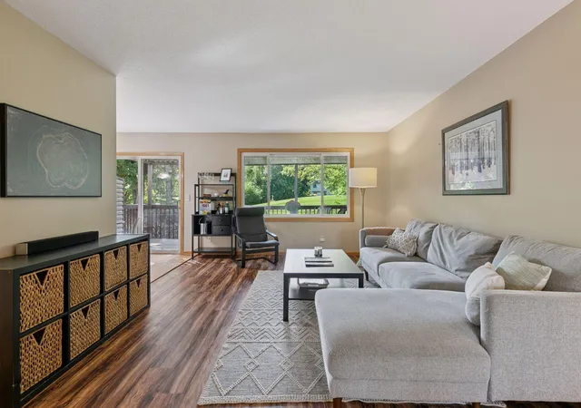 Photo 4 of Single family home for sale at 146 River Woods Ln, Burnsville, MN 55337 | MLS# 7123514 | Listing updated on 2026-08-13