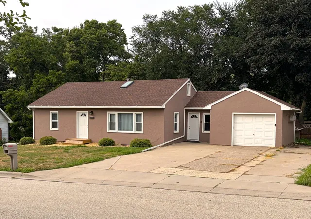 1st image of 1519 Central Park St, Red Wing, MN 55066 | MLS# 7123545