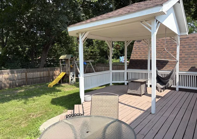 2nd image of 1519 Central Park St, Red Wing, MN 55066 | MLS# 7123545