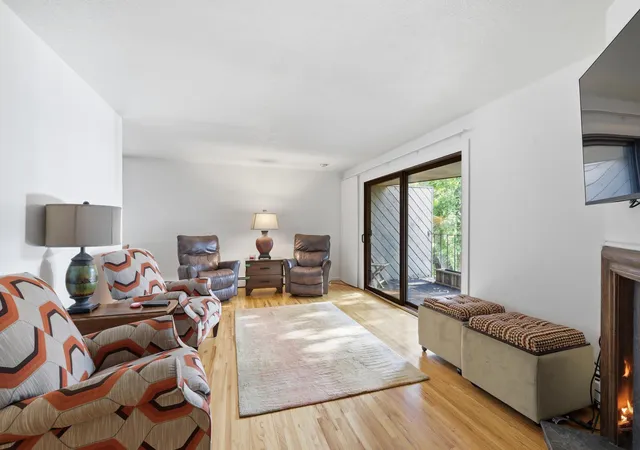Photo 4 of Condo for sale at 3033 E Bde Maka Ska Pkwy #301, Minneapolis, MN 55408 | MLS# 7123564 | Listing updated on 2026-10-05