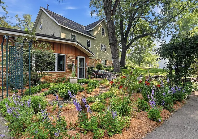 Photo 1 of Single family home for sale at 220 4th St S, Sauk Rapids, MN 56379 | MLS# 7123569 | Listing updated on 2026-08-28