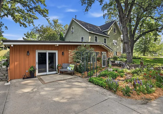 Photo 3 of Single family home for sale at 220 4Th St S, Sauk Rapids, MN 56379 | MLS# 7123569 | Listing updated on 2026-10-22