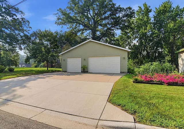 Photo 4 of Single family home for sale at 220 4Th St S, Sauk Rapids, MN 56379 | MLS# 7123569 | Listing updated on 2026-10-22