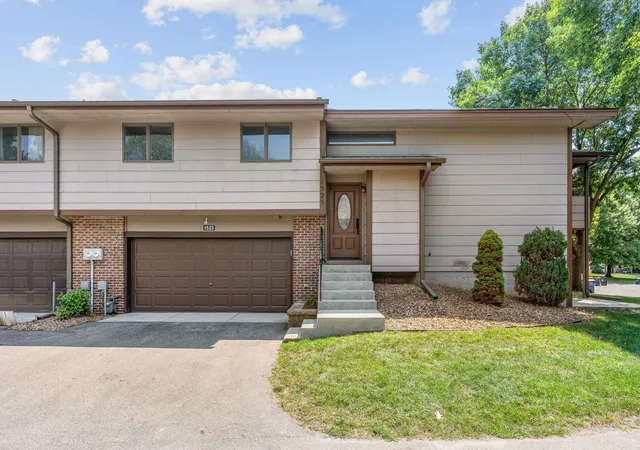 Photo 3 of Single family home for sale at 1525 Pheasantwood Trl, Northfield, MN 55057 | MLS# 7123578 | Listing updated on 2026-09-06