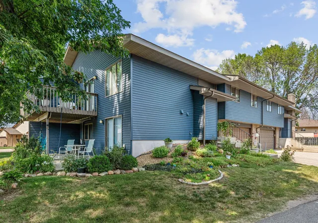 Photo 3 of Single family home for sale at 1525 Pheasantwood Trl, Northfield, MN 55057 | MLS# 7123578 | Listing updated on 2026-09-06