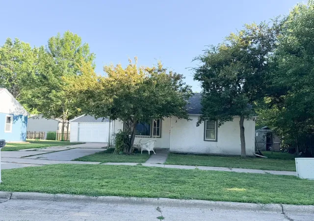 2nd image of 624 Dover St, Worthington, MN 56187 | MLS# 7123582