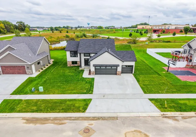 Photo 1 of Single family home for sale at 622 7th Ave Ne, Byron, MN 55920 | MLS# 7123590 | Listing updated on 2026-09-28