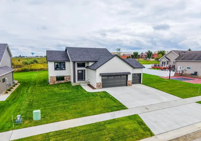 Photo 2 of Single family home for sale at 622 7th Ave Ne, Byron, MN 55920 | MLS# 7123590 | Listing updated on 2026-09-28