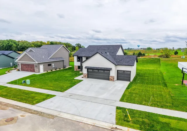 Photo 3 of Single family home for sale at 622 7th Ave Ne, Byron, MN 55920 | MLS# 7123590 | Listing updated on 2026-09-28
