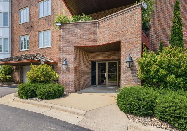 Photo 3 of Sale Pending at 6300 Xerxes Ave S #21, Edina, MN 55423 | MLS# 7123593 | Listing updated on 2026-08-24