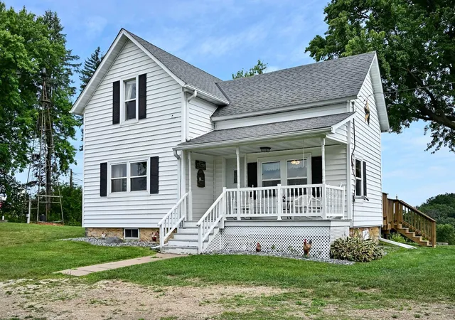Photo 2 of Single family home for sale at 37000 Krage Dr, Winona, MN 55987 | MLS# 7123595 | Listing updated on 2026-09-01