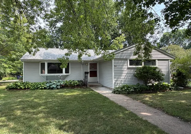 Photo 1 of Single family home for sale at 3 Fareway Dr, Northfield, MN 55057 | MLS# 7123596 | Listing updated on 2026-09-04