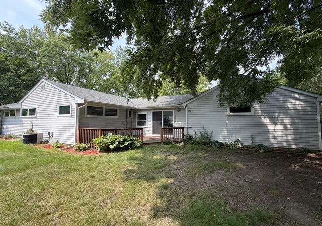 Photo 3 of Single family home for sale at 3 Fareway Dr, Northfield, MN 55057 | MLS# 7123596 | Listing updated on 2026-09-04