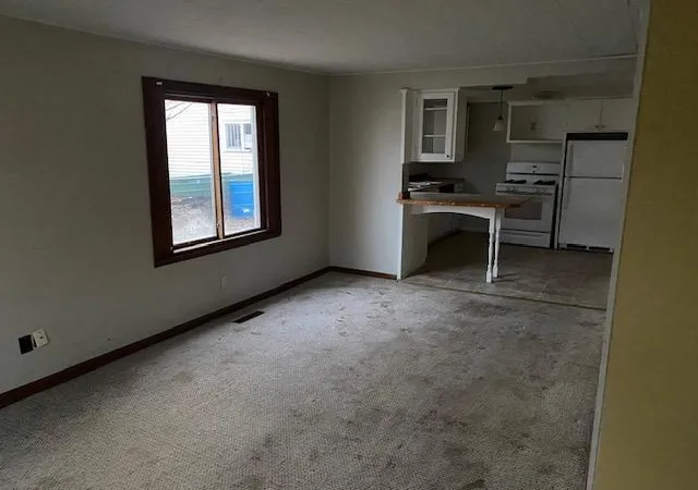 Photo 6 of Single family home for sale at 321 S Main St, Lake Crystal, MN 56055 | MLS# 7123623 | Listing updated on 2026-08-10