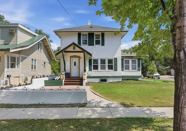 1st image of 901 College St N, Fargo, ND 58102 | MLS# 7123644