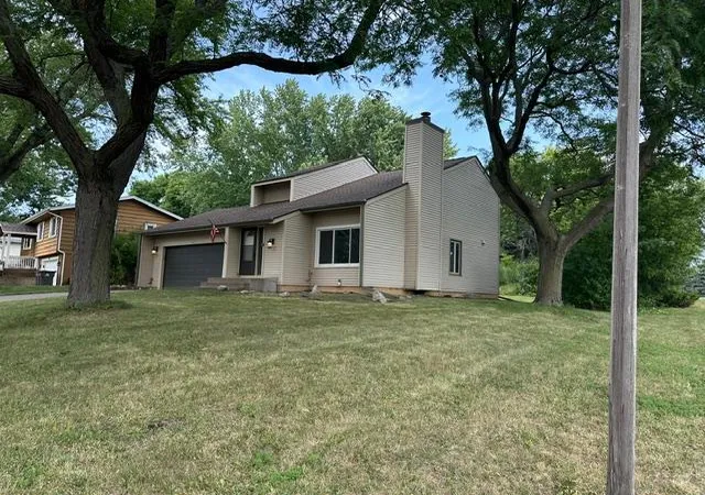 2nd image of 8687 Ridgewind Rd, Eden Prairie, MN 55344 | MLS# 7123645
