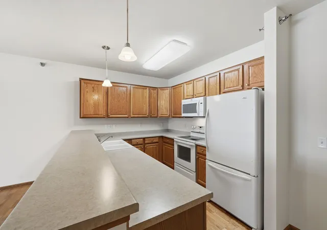 2nd image of 8200 W 33rd St #310, Minneapolis, MN 55426 | MLS# 7123661