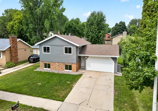 Photo 1 of Single family home for sale at 3015 4th Avenue Nw, Rochester, MN 55901 | MLS# 7123676 | Listing updated on 2026-08-31