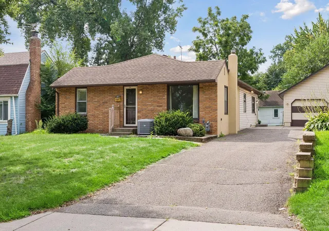 2nd image of 96 Orange Ave W, Saint Paul, MN 55117 | MLS# 7123686