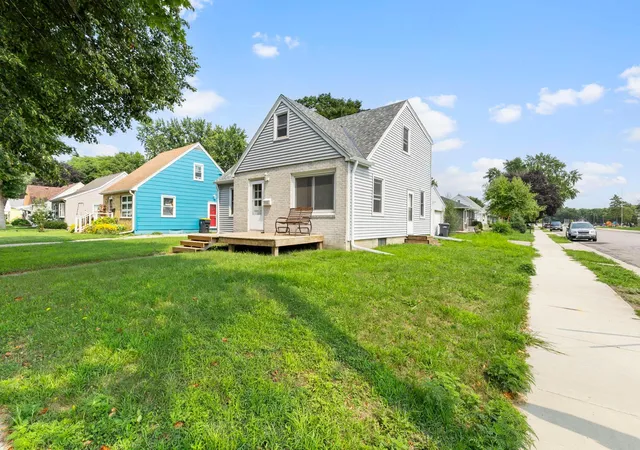 Photo 4 of Single family home for sale at 802 Center St, North Mankato, MN 56003 | MLS# 7123690 | Listing updated on 2026-09-03