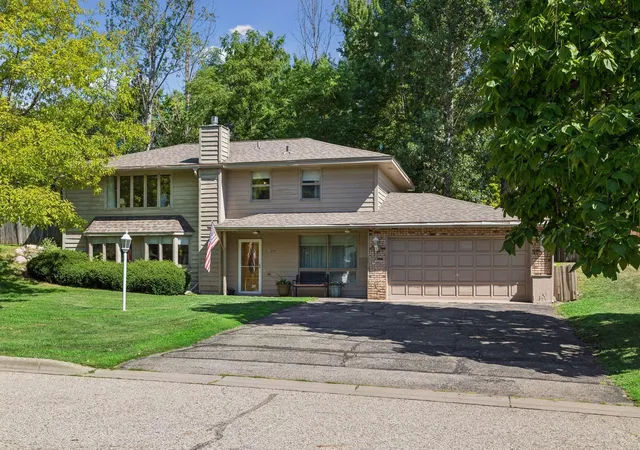 Photo 2 of Single family home for sale at 2704 Shawnee Ln, Burnsville, MN 55337 | MLS# 7123696 | Listing updated on 2026-08-28