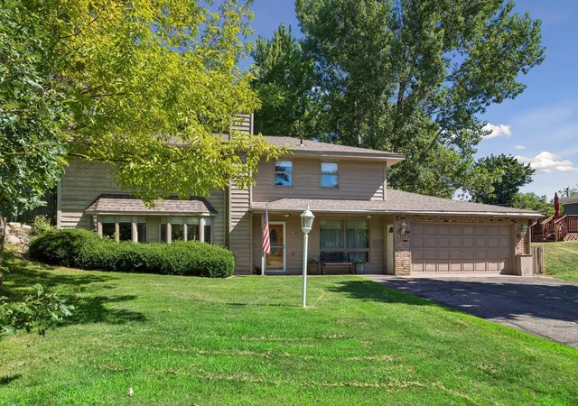 Photo 3 of Single family home for sale at 2704 Shawnee Ln, Burnsville, MN 55337 | MLS# 7123696 | Listing updated on 2026-08-28