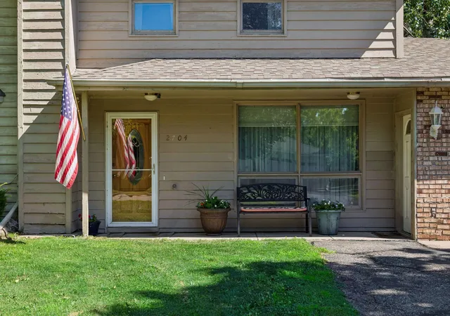Photo 4 of Single family home for sale at 2704 Shawnee Ln, Burnsville, MN 55337 | MLS# 7123696 | Listing updated on 2026-08-28