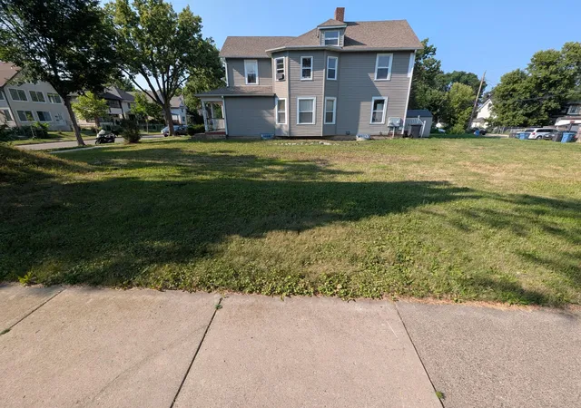 Listing Photo 4 - Condo for sale in building located at 804 Oliver Ave N, Minneapolis, MN 55411