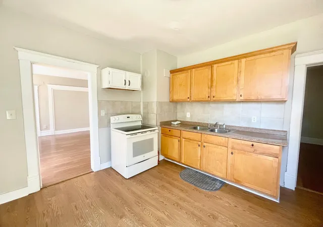 Listing Photo 5 - Condo for sale in building located at 804 Oliver Ave N, Minneapolis, MN 55411
