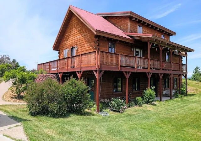 Photo 3 of Single family home for sale at 407 23rd Street, Chetek, WI 54728 | MLS# 7123728 | Listing updated on 2026-08-27