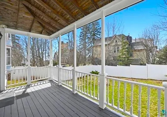 3rd image of 1727 E Superior St, Duluth, MN 55812