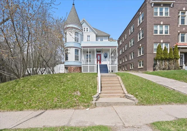 2nd image of 1727 E Superior St, Duluth, MN 55812