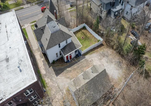 4th image of 1727 E Superior St, Duluth, MN 55812