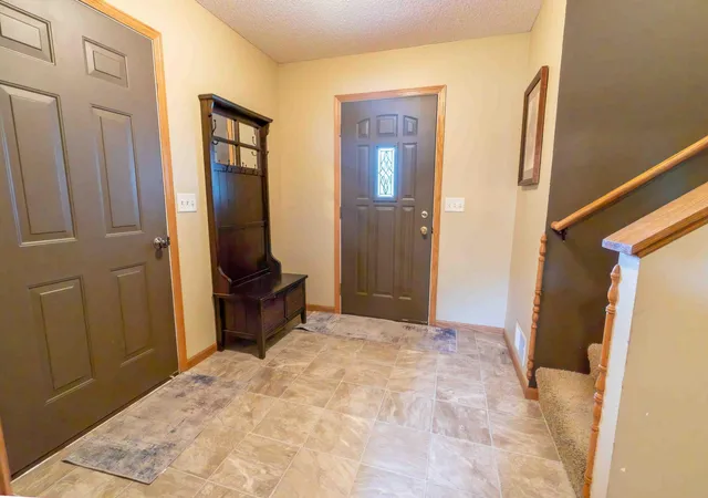 Photo 2 of Single family home for sale at 112 Parkside St, Mankato, MN 56001 | MLS# 7123751 | Listing updated on 2026-08-31