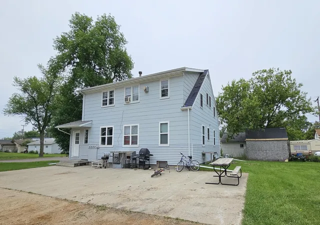 Photo 2 of House for sale at 104 5th Avenue S, Wahpeton, ND 58075 | MLS# 7123764 | Listing updated on 2026-09-04