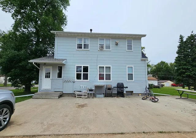 Photo 3 of House for sale at 104 5th Avenue S, Wahpeton, ND 58075 | MLS# 7123764 | Listing updated on 2026-09-04